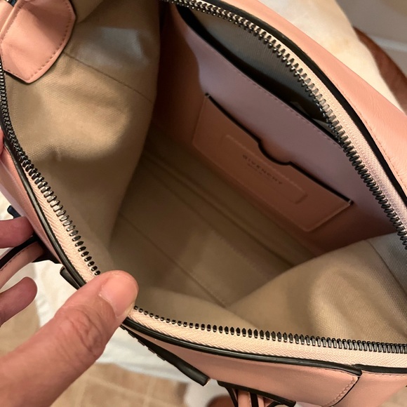 Authentic Givenchy Antigona - Picture 12 of 12